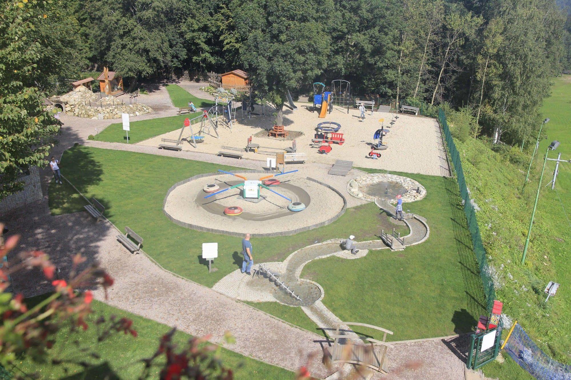Przystanek Bavaria - Sauny, Parking Oraz Wstep Do Parku Bajek W Cenie! Karpacz Exterior photo